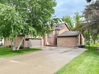 128 Knollwood Dr, Redwood Falls, MN 56283