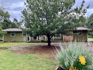 506 W Cherokee St, Waukomis, OK 73773