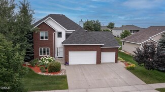 4820 Amberglow Dr, Bismarck, ND 58503