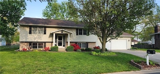 1006 N Koester Dr, Effingham, IL 62401