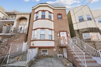 717 16th St, Union City, NJ 07087