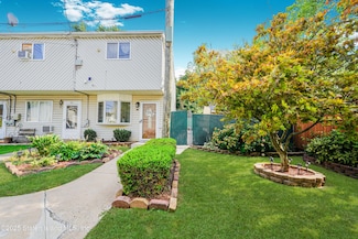 44 Betty Ct, Staten Island, NY 10303