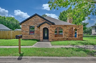 314 S Tesch St, Bellville, TX 77418