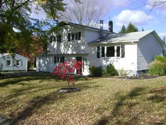 11 Sand Rd, Castleton On Hudson, NY 12033