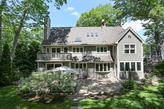 40 Newbrook Cir, Chestnut Hill, MA 02467