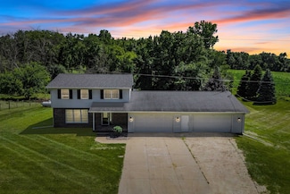 30020 Prier Rd, Dyersville, IA 52040
