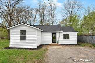 1107 N Irving St, Greenville, MI 48838