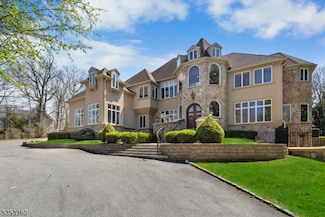 5 Fox Chase Dr, Watchung, NJ 07069