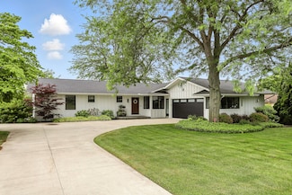 3013 Newport Dr, Fennville, MI 49408