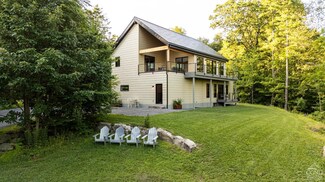 51 Meadow Ln, New Baltimore, NY 12087