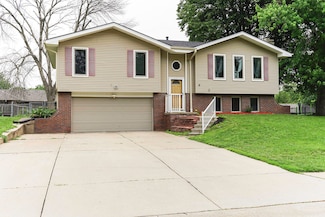 619 Simms Ave, Council Bluffs, IA 51503