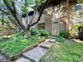 2004 Headlands Cir, Reston, VA 20191