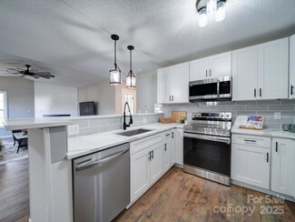 131 Nantz St, Mount Holly, NC 28120