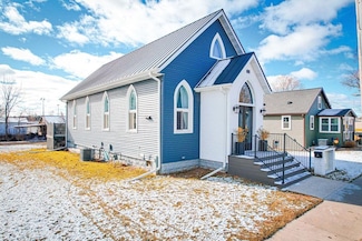 712 La Crosse St, Mauston, WI 53948