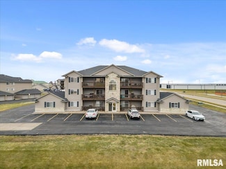 3207 S 16th Ave Unit 304, Eldridge, IA 52748