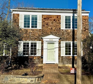 709 Wayzata Blvd E, Wayzata, MN 55391