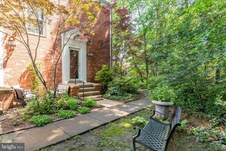 3327 Martha Custis Dr, Alexandria, VA 22302