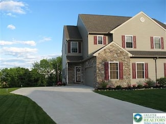 8376 Scenic View Dr, Breinigsville, PA 18031