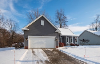 4581 N Woods Dr, Erie, PA 16511