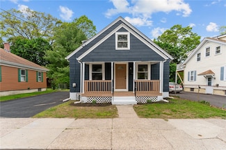 6 Columbia Ave, Lincoln, RI 02865
