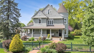 104 Beach Ave, Larchmont, NY 10538