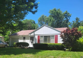 2404 SW Shunga Dr, Topeka, KS 66611