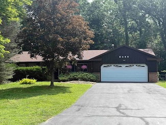 8456 Cottonwood Dr, Lambertville, MI 48144