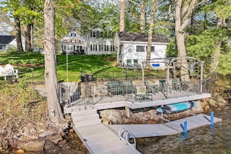 44 Winnicoash St, Laconia, NH 03246