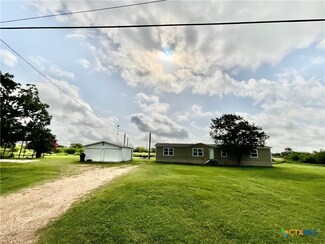 401 Dahlman St, Cuero, TX 77954