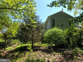 208 Otter Branch Dr, Magnolia, NJ 08049