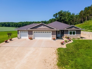26369 Cherokee Rd, Saint Charles, MN 55972