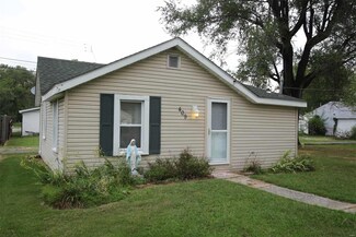 409 Roosevelt Ave, Wood River, IL 62095