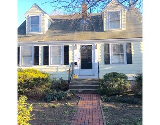 15 Sunrise Dr, North Weymouth, MA 02191