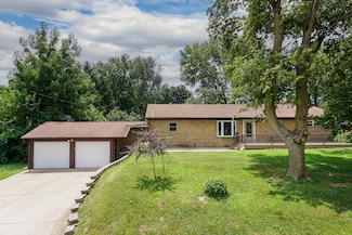 116 W C St, Delavan, IL 61734