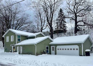 230 Newman St, Charlevoix, MI 49720