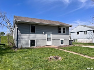 320 8th St E, Milan, IL 61264