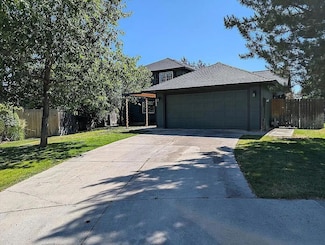 2250 NW Jackpine Ct, Redmond, OR 97756