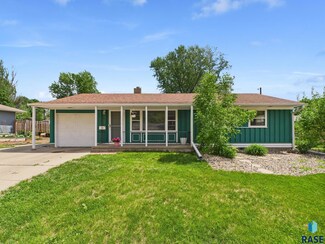 2100 S Wayland Ave, Sioux Falls, SD 57105