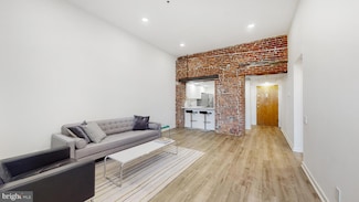 301 Race St Unit 504, Philadelphia, PA 19106