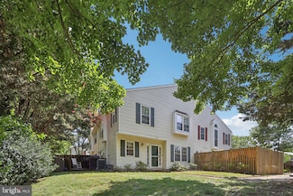 6110A Hoskins Hollow Cir, Centreville, VA 20121