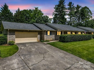 209 Daniel Dr, Hendersonville, NC 28739