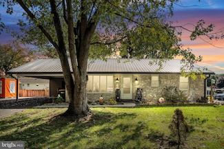 15 Hope Dr, Boiling Springs, PA 17007