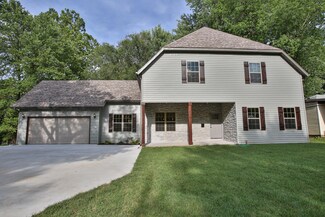 1436 S Pickwick Ave, Springfield, MO 65804