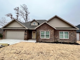 2735 S Olive Ct, Siloam Springs, AR 72761