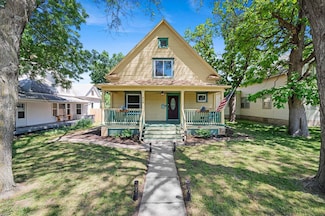 310 E 9th St, Newton, KS 67114