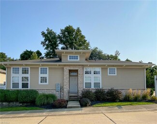5825 Stonegate Cir, Seven Hills, OH 44131
