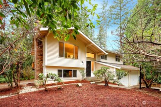 2986 SE Larksprings Ln, Port Orchard, WA 98366