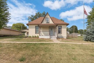 131 E 2nd St, Riverside, IA 52327