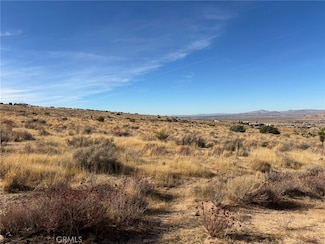 18 Luna Mountain Rd, Apple Valley, CA 92308