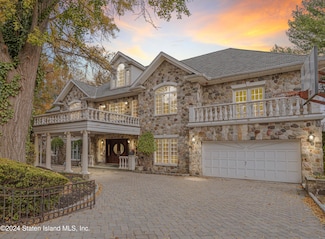 60 Romer Rd, Staten Island, NY 10304